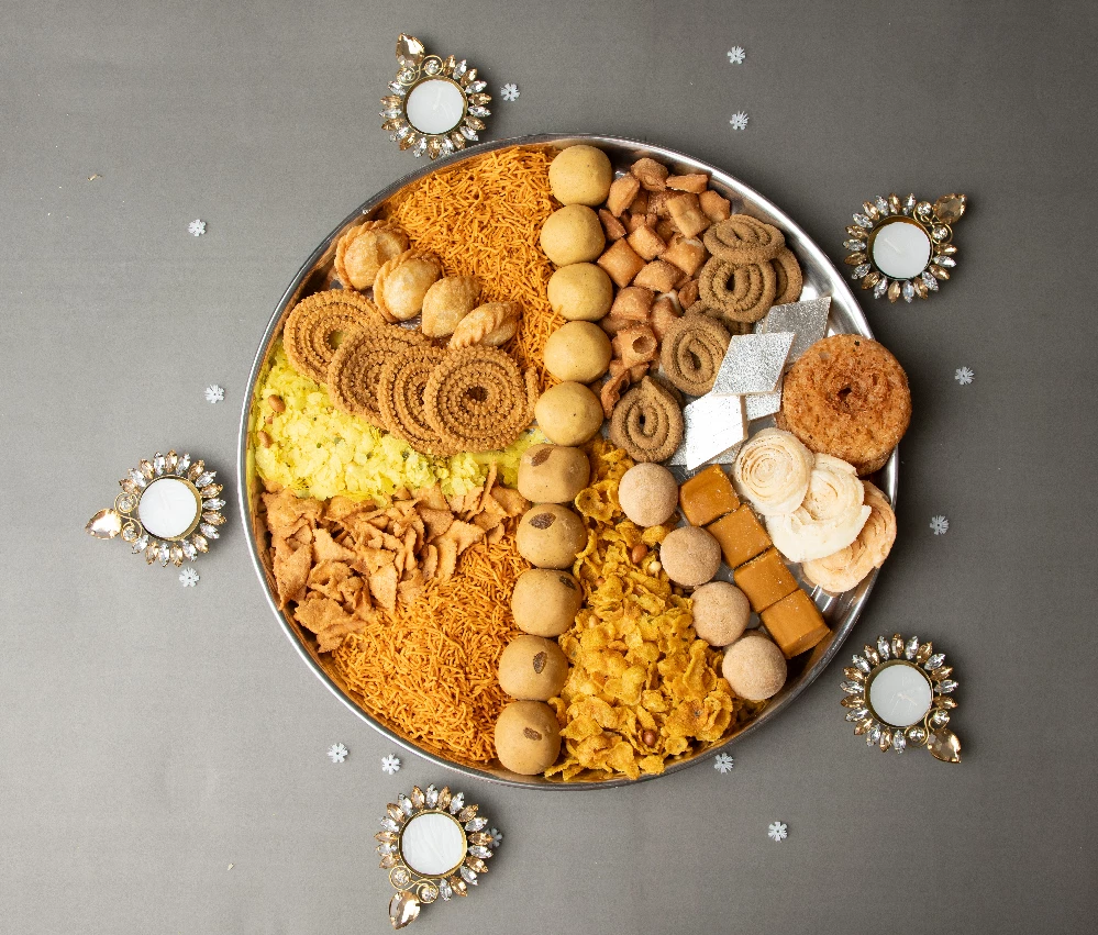 Maharashtrian Diwali Faral Hamper-Mini, 4Kg-3.webp